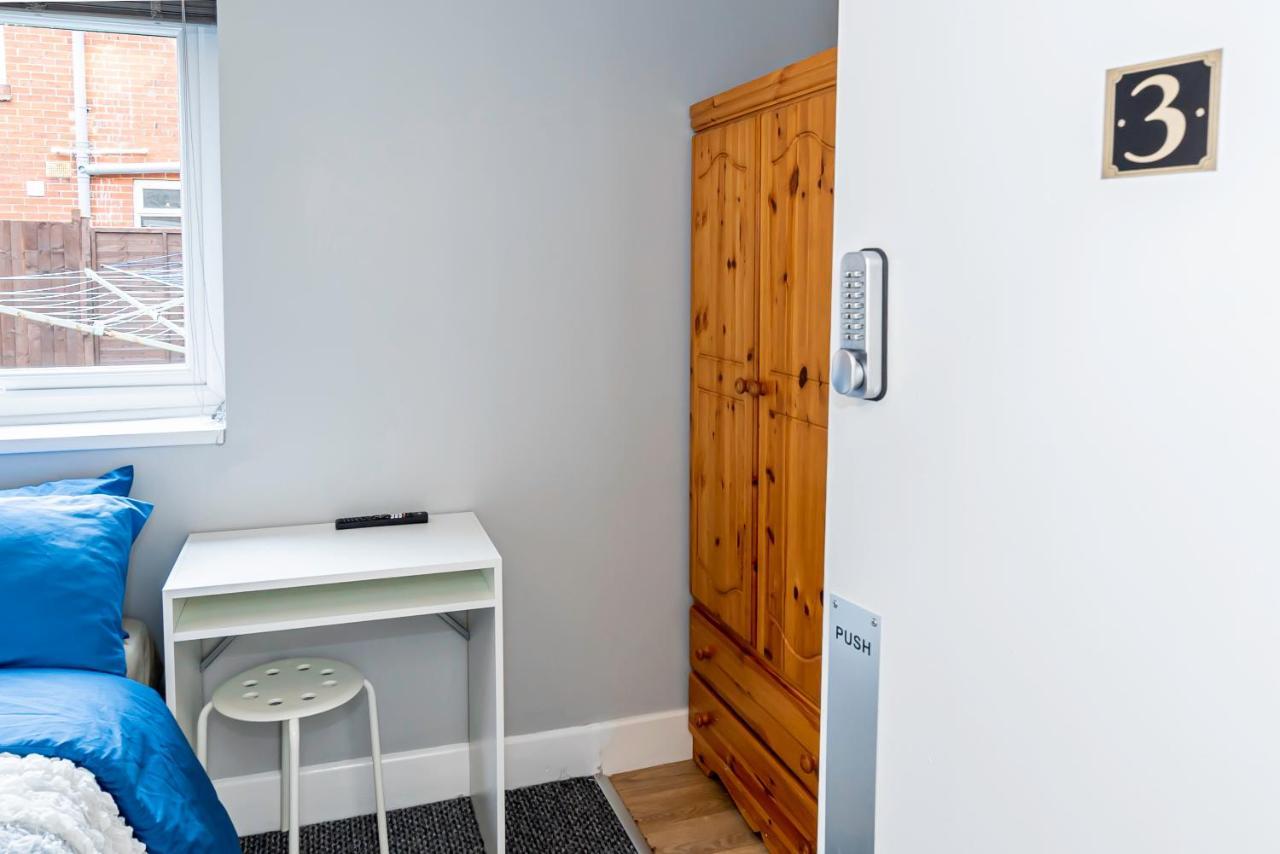 Shirley House 4, Guest House, Self Catering, Self Check In With Smart Locks, Use Of Fully Equipped Kitchen, Close To City Centre, Ideal For Longer Stays, Excellent Transport Links Southampton Exterior foto